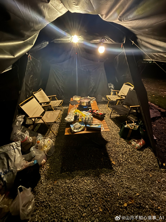 dommd904934's tweet photo. Just spent the most magical night under the stars at our small mountain campsite—no service, just crisp air, the crunch of pine trees, and s'mores that hit different. Can’t wait to come back! https://t.co/GxujFxRsCI