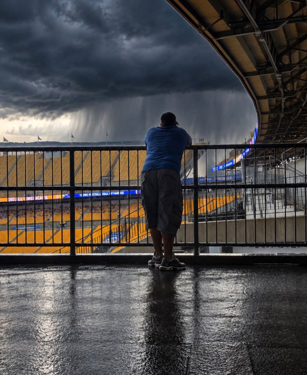JJ_Kitchen40's tweet photo. Such a cool photo! That thunderstorm was nuts! #H2P https://t.co/boL9VlJwZz