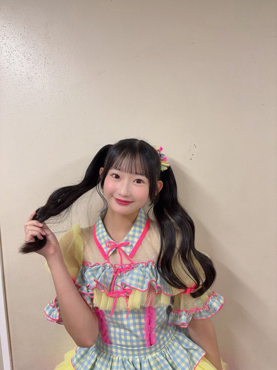 Riria_hkt7's tweet photo. みなさん昨日は #HKT15周年ツアー ありがとうございました!!

本当にわたしにとってすごくすごく思い出に残る東京公演でした💭🎶
ファンのみなさんもそうだといいな^_ ̫ _^

そしてユニットではヴァイオリンを弾かせていただきました🎻
とても緊張したけどどうでしたか🎀りりあより
#猪島莉玲亜 #HKT48 https://t.co/ohzaB80JcA