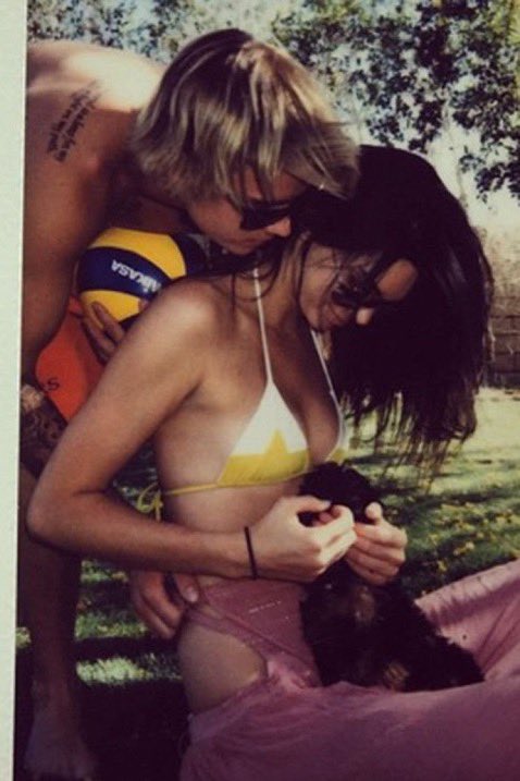 tododiabaldinhs's tweet photo. amo o fato de como a nossa menina hailey bieber ainda é amiga das mulheres que transaram com o marido dela e a única que ela criou rivalidade foi com a selena gomez nossa menina é verdadeiramente uma amiga das mulheres https://t.co/ADzktp1W2z