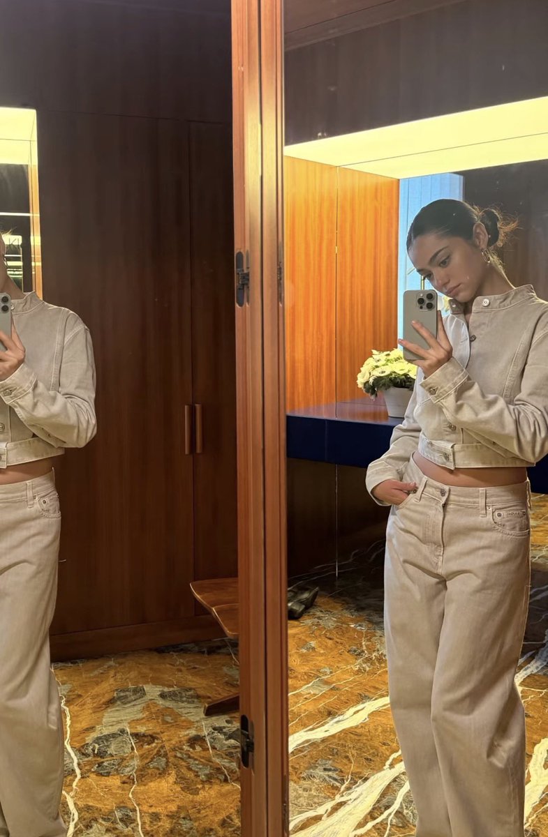 elliestoyhouse's tweet photo. #HTVBONFIRE late but fashionably so? https://t.co/eKAeWh3TBn