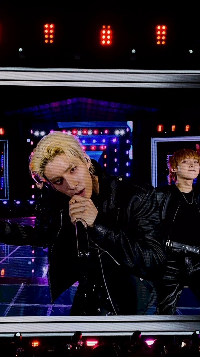 starlityunie's tweet photo. if jaeyun gave me that look i’d have to leave the fucking planet https://t.co/Iou9ONQx5i