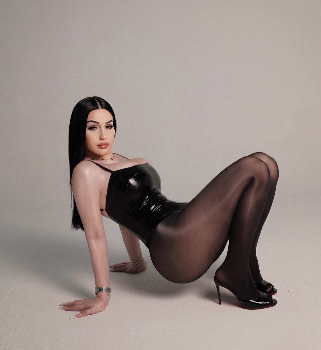 AymeneSmith77's tweet photo. Look who’s back! We knew you’d return in top form. I look forward to more content and further growth🐇🖤
@Desireeblackkk❤️
#desireeblackkk #desireemarkovich #desiree https://t.co/4OXM0CdSwO