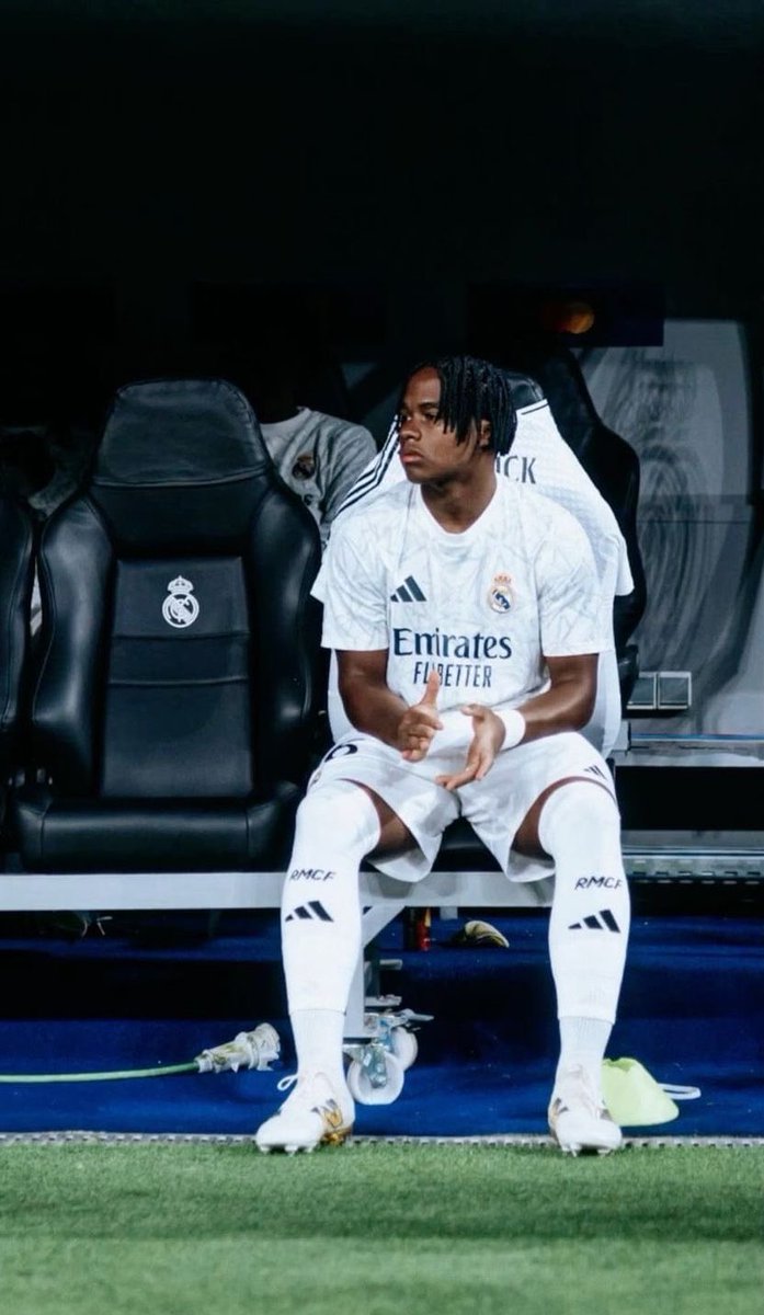 futtmais's tweet photo. A situação de Endrick e Estevão está terrível na Europa.

Os dois praticamente não jogaram na temporada, acumulando jogos no banco e com baixíssimos minutos.

Endrick ainda não jogou na La Liga.
Estevão jogou 15 minutos na Premier League. https://t.co/uxeF3kWWWT