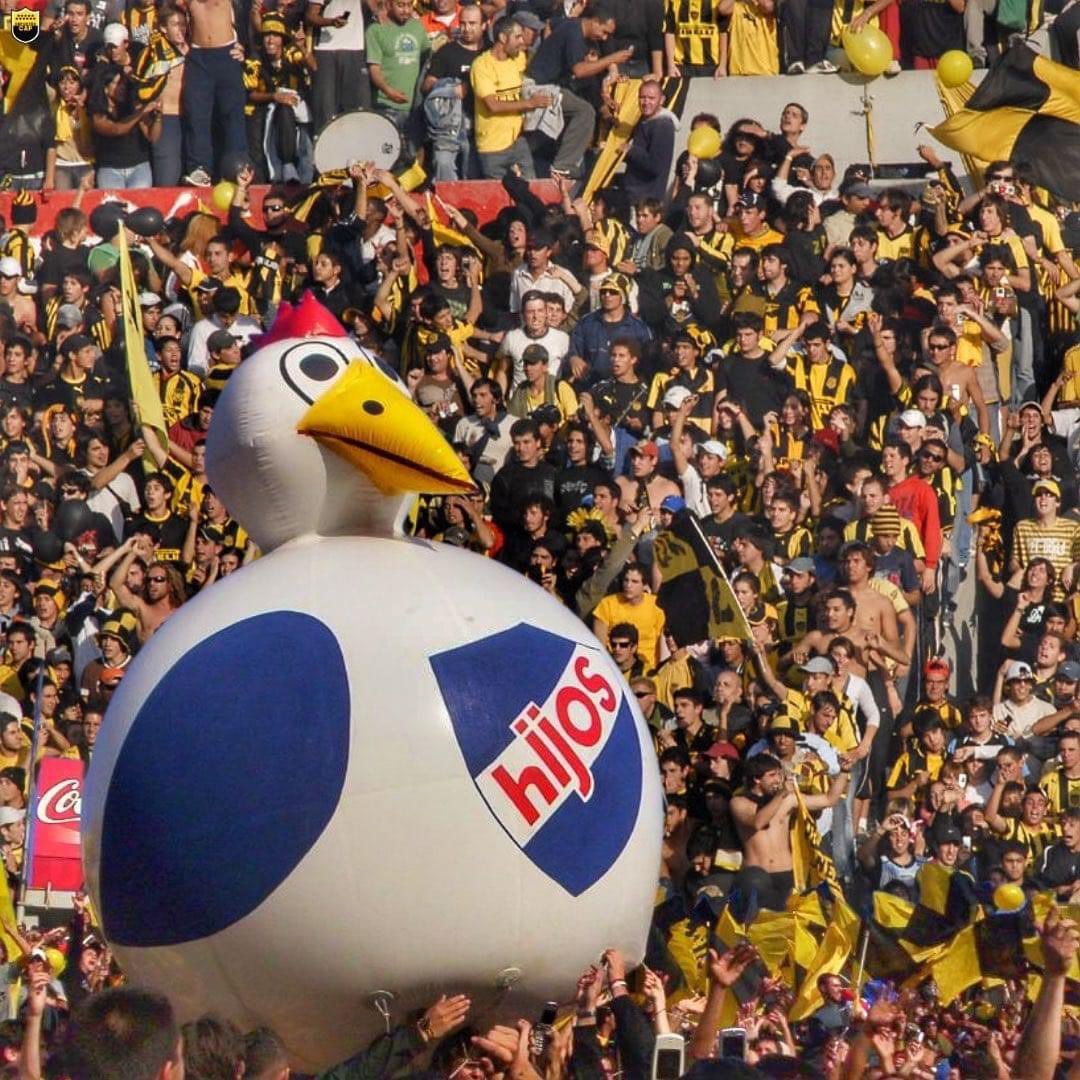 LodeonCAP's tweet photo. Le dieron flor de épica a un clásico de clausura que lo ganaron de la misma forma que nosotros ganamos el del apertura.

Hicieron una película, una bandera, festejaron quita de puntos y antes de llegar a la mitad del clausura se bajaron del campeonato.

SOS LA GALLINA 🐔 (-17) . https://t.co/qi25Dy99wi