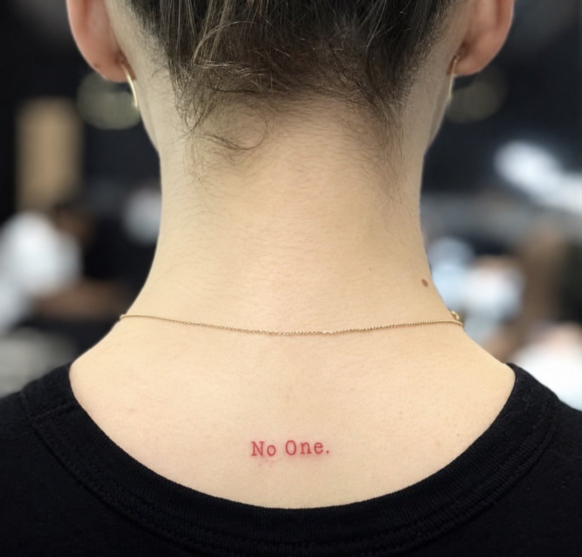 Uc_heyy02's tweet photo. Maisie Williams got a “No One” tattoo to honor her time with the Faceless Men.

The irony? Arya spent all that time trying to become No One and eventually decided she’d rather be Arya Stark. https://t.co/ruOp4GSOwY