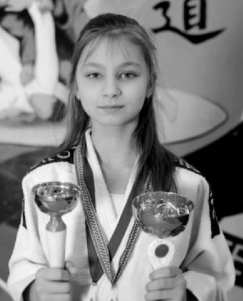 DakdaR22's tweet photo. Viktoria was only 9 years old.
She loved judo, had already won her first competitions, and dreamed of achieving great things. 

She was joyful, determined, and had her whole life ahead of her.

On the night of June 1, 2023, Russians attacked Kyiv with missiles. 

Viktoria was killed by the missile debris. A 9-year-old girl who simply wanted to live.

(Memorial. ua)

I lost words 💔💔💔

When will this hell end?!!😡