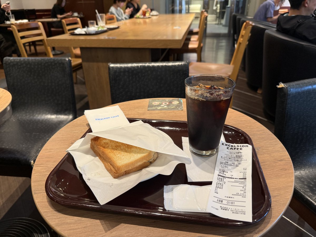 netmaster7's tweet photo. 遠征で朝活☕️

エクセルシオールカフェってドトール系列なのね、知らなかったです。

完全禁煙だからスタバに行こうか迷ったけどメニュー名がはっきり言えないのと私にはオサレ過ぎてパス！
次回は挑戦したい😆 https://t.co/gSKEd7mqu6