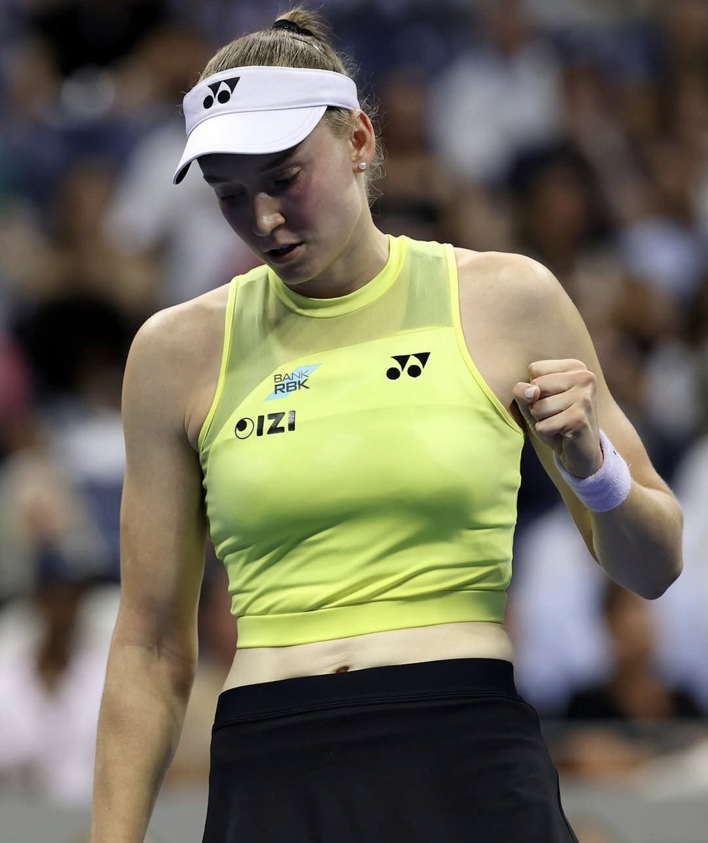Dogukandilber's tweet photo. Hem 1 numara, hem şampiyon

Elena Rybakina son 2 şampiyon Aryna Sabalenka'yı 6-4, 5-7, 6-2 yenerek Amerika Açık'ta ilk şampiyonluğunu kazanıyor #UsOpen

3. Grand Slam zaferi 
1 numarayı şampiyonlukla taçlandırıyor https://t.co/ynh7GJa4WK