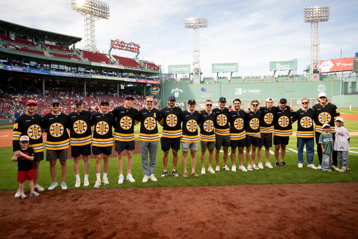 NHLBruins's tweet photo. Fun was had at Fenway. https://t.co/EoHMKXuyyQ