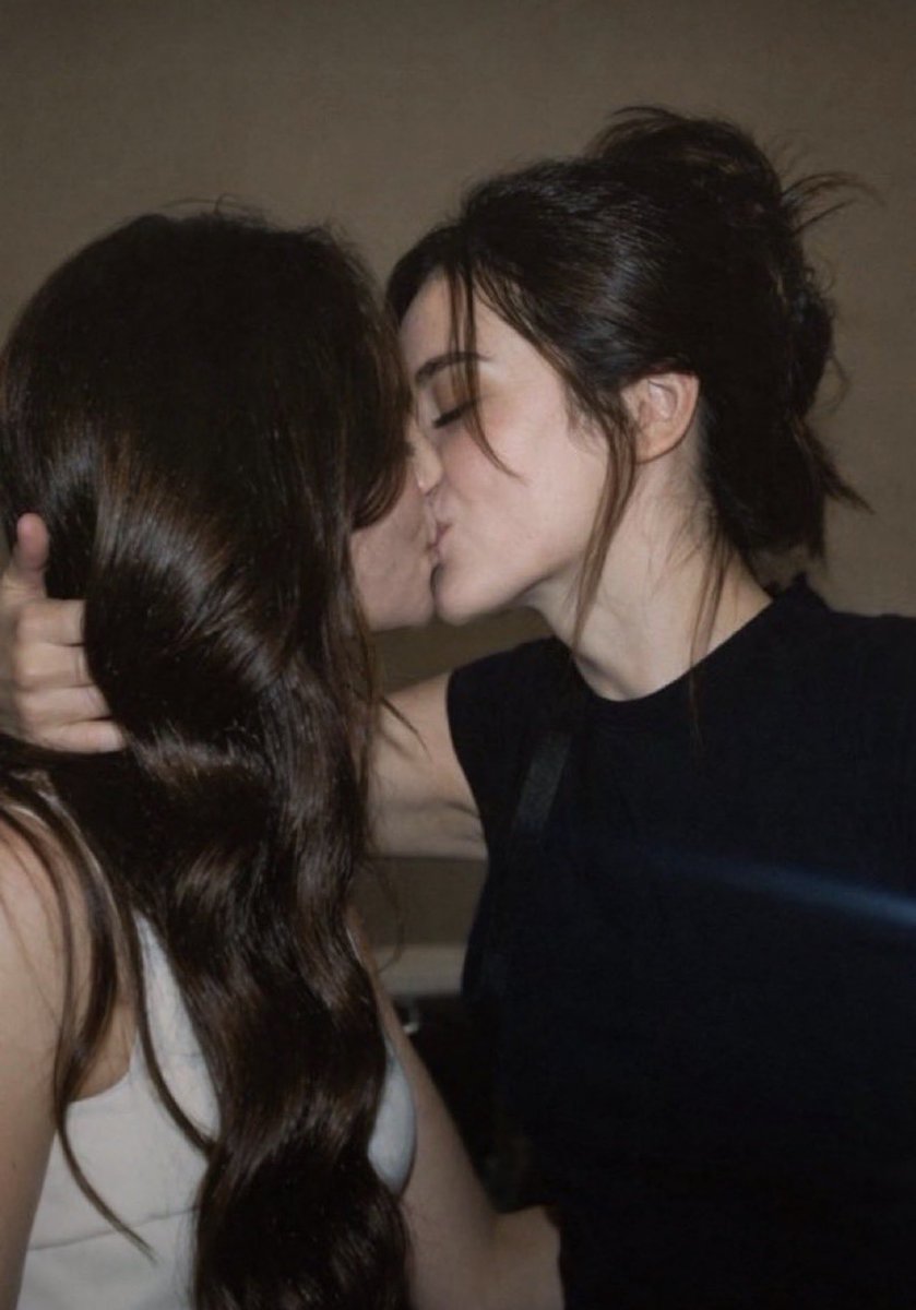 Karaybeda's tweet photo. I need to talk about situation with #englot too

First every fan can wait for an official message from Engfa and Charlotte. And spreading rumors and hounding beloved actors that’s just dirty. Please, STOP!!!

See you in my second post
#CharlotteAustin #EngfaWaraha https://t.co/cYXsY1YIIQ