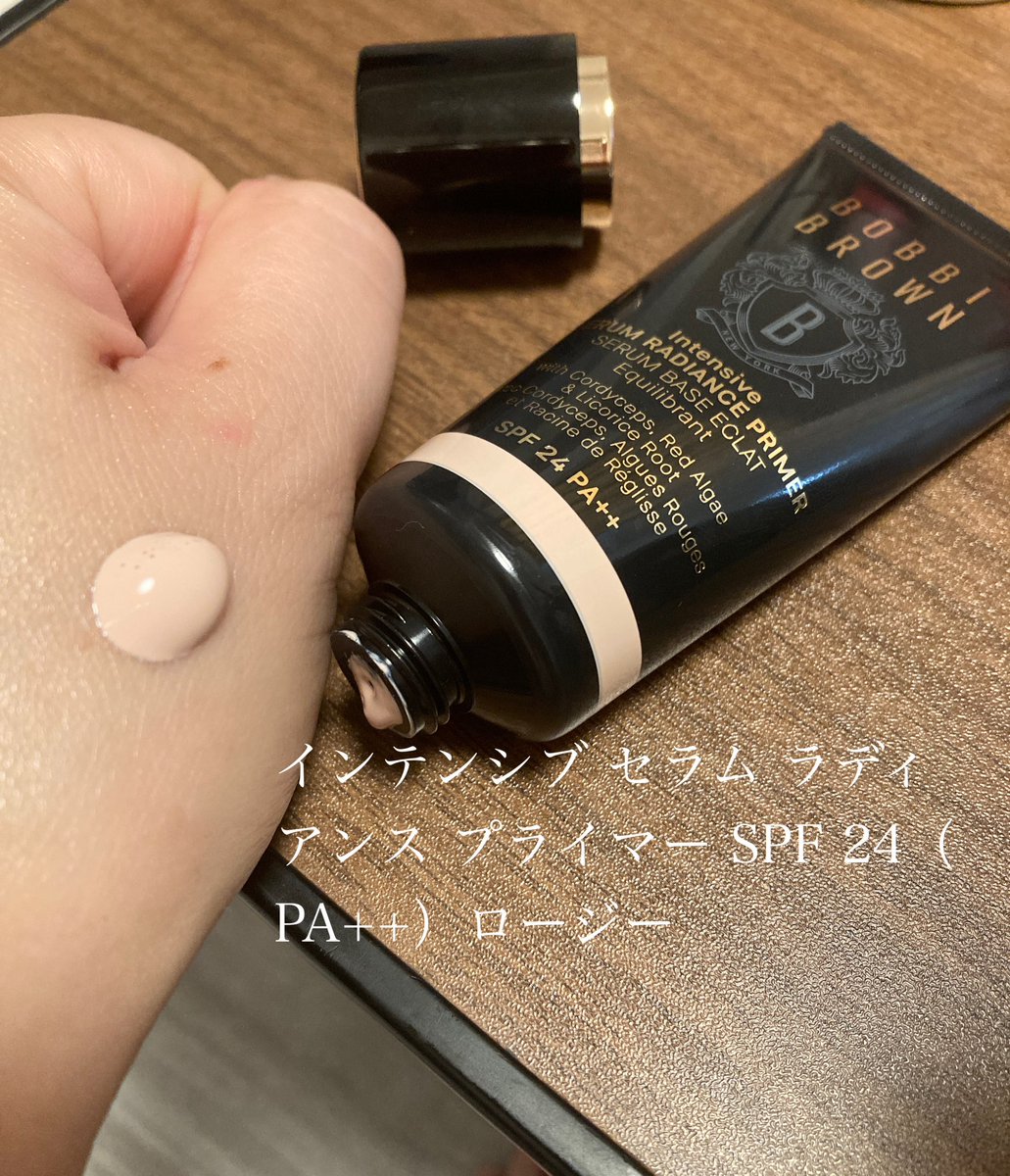 runaharu320's tweet photo. ボビイ ブラウンから商品提供を頂きました。

下地とファンデーション、ペアで使うとシルクのような艶肌になれるのだとか👀✨

軽い付け心地で、シルクのようなイメージにぴったり！
サラッとしたファンデーションで厚塗り感なく、でも自然な艶感に✨

高級感のあるボトルもgood🫶 https://t.co/Sc69UNKwsL