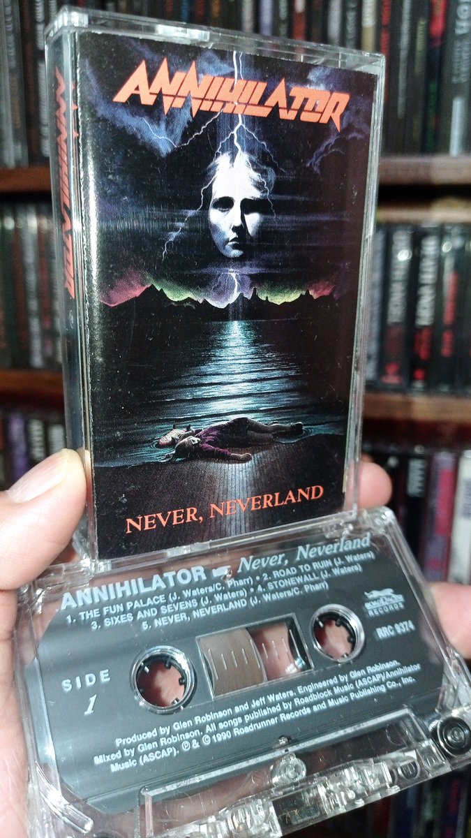 XIBILXIC's tweet photo. 36 años de la Tierra del Nunca Jamás 🤘😲🤘 @annihilatorband 🇨🇦 Never Neverland 👏😲👏😲 #Annihilator #NeverNeverland #thefunpalace #phantasmagoria #imperiledeyes #thrashmetal #CassetteMania #90sMetal cuál es tu tema favorito? yo #SixesAndSevens https://t.co/r2zpURc42H