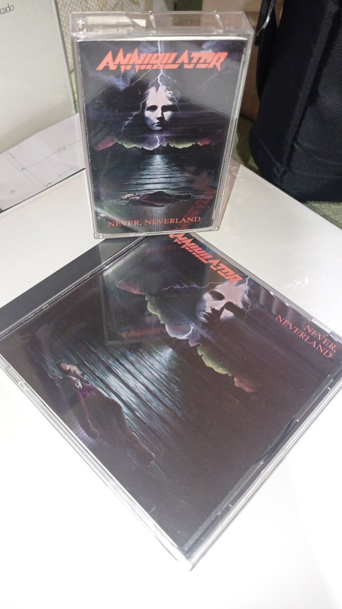 XIBILXIC's tweet photo. 36 años de la Tierra del Nunca Jamás 🤘😲🤘 @annihilatorband 🇨🇦 Never Neverland 👏😲👏😲 #Annihilator #NeverNeverland #thefunpalace #phantasmagoria #imperiledeyes #thrashmetal #CassetteMania #90sMetal cuál es tu tema favorito? yo #SixesAndSevens https://t.co/r2zpURc42H