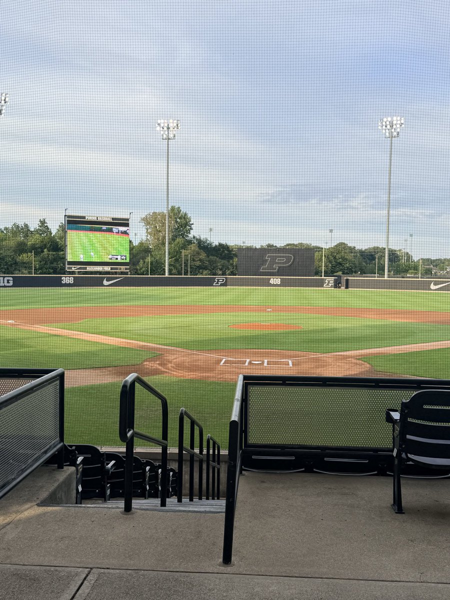 QuinnLewis04's tweet photo. Had an awesome weekend visiting purdue! Grateful for the time there and visiting everything about purdue. Was great to meet the coaching staff. Blessed to have an opportunity to be there! @BlackLabelAth @bserrato37 @JBren16 https://t.co/i1PUSUuAy8