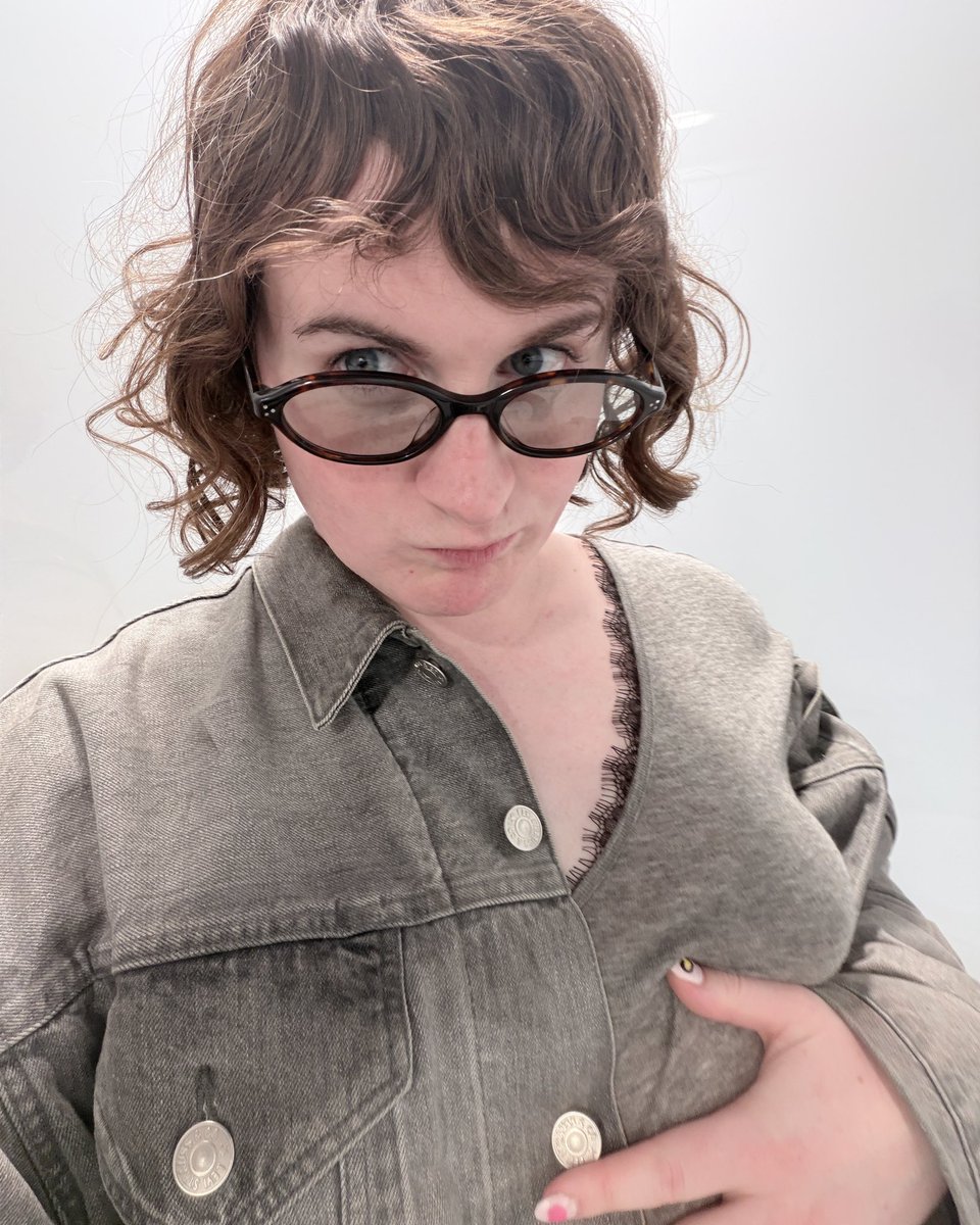 bgettingthere's tweet photo. new glasses https://t.co/bhdJuKxDgp