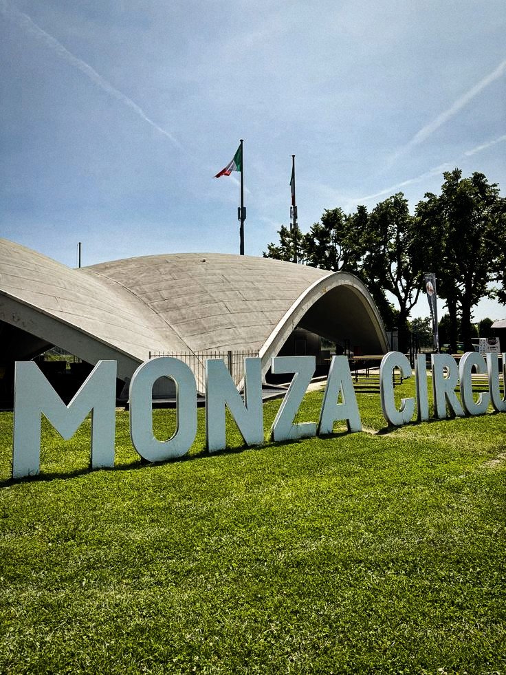 blondiespikes's tweet photo. 🇮🇹 https://t.co/YTPORzno3Z