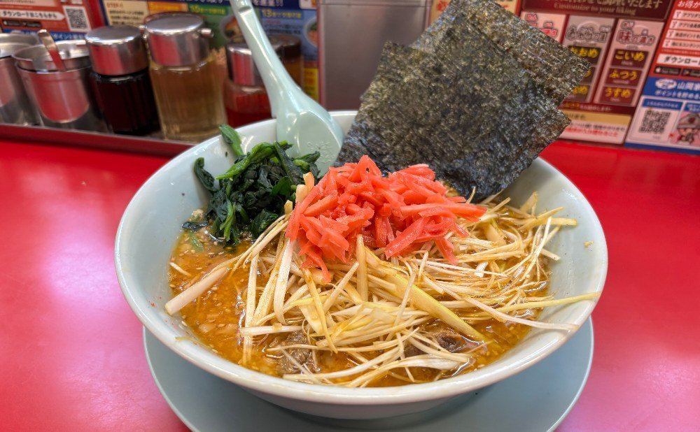netatank's tweet photo. 横浜家系ラーメンで一番うまいラーメンは山岡家（1号店）だ！！！異論は認めない！！！！
https://t.co/wBKQJSjI5u https://t.co/meaTkEOsvO