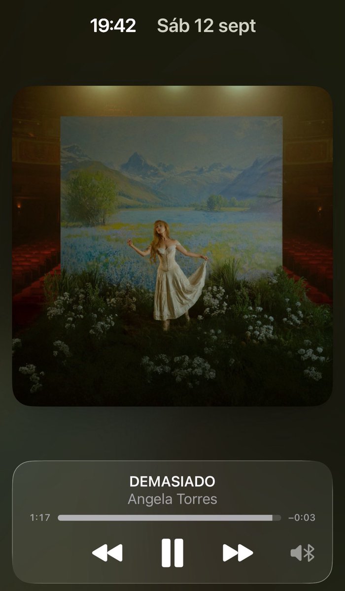 arianatorfriki's tweet photo. cuando me preguntan con que canción me identifico pero no saben que literalmente la escribió para mi https://t.co/QgItm2hMdx