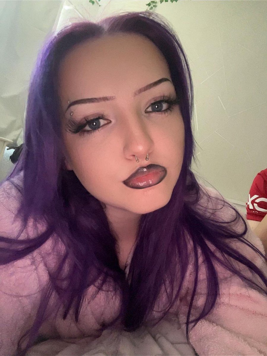 BoredBullxUk's tweet photo. Another cuck shared pics of his thicc goth bitch Georgia. Who wants to see this slut lose some clothes? Get that fat ass out 👀 https://t.co/yPXgNKl040