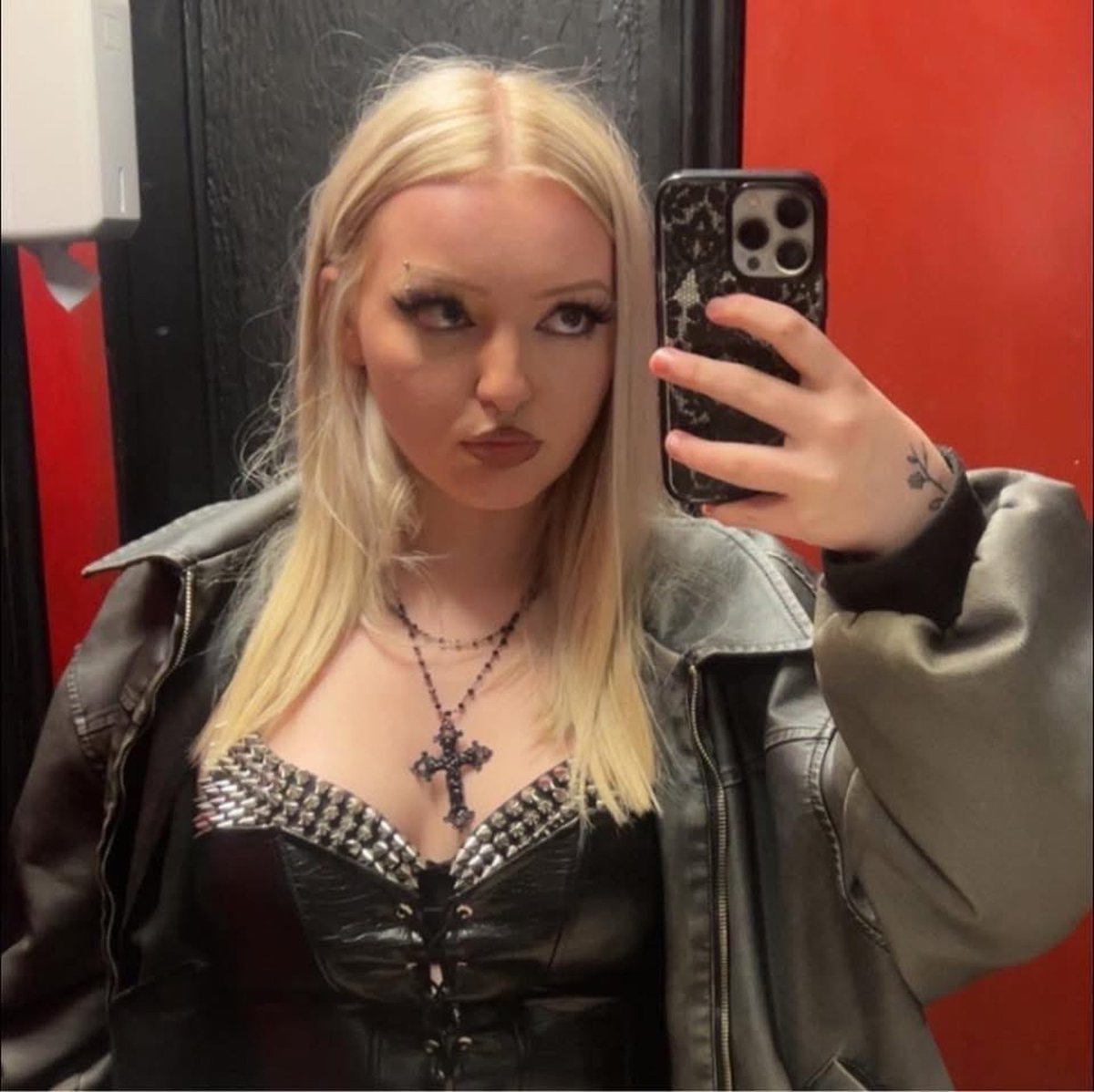BoredBullxUk's tweet photo. Another cuck shared pics of his thicc goth bitch Georgia. Who wants to see this slut lose some clothes? Get that fat ass out 👀 https://t.co/yPXgNKl040