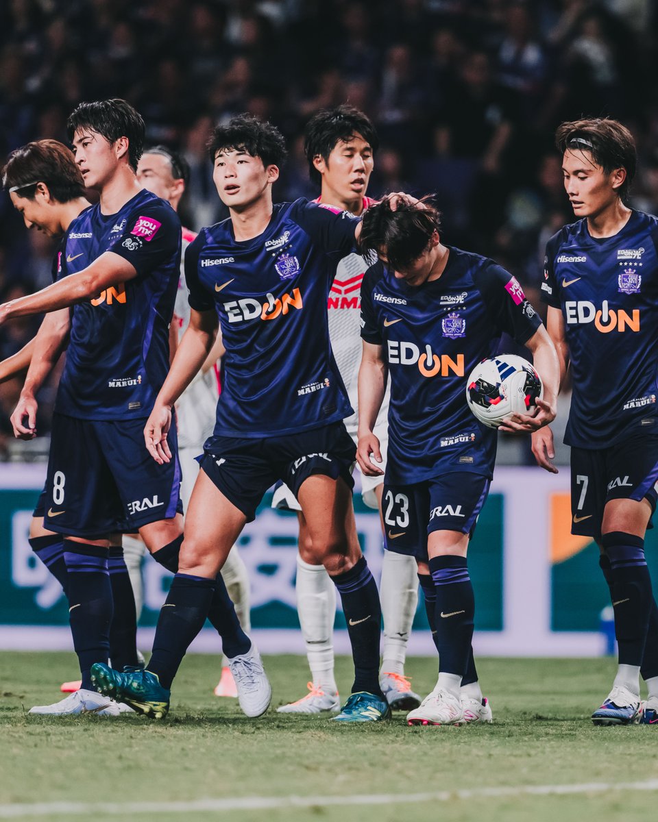sanfrecce_SFC's tweet photo. 「蹴りたいと言ってボールをもらった」
「峻くんがPKを決めたらチームの流れも良くなる」

#鮎川峻 と #鈴木章斗
チームを勝利に導いたストライカー同士の絆🤝

#sanfrecce #ONEVIOLET #Jリーグ https://t.co/7JKMfyYxtp
