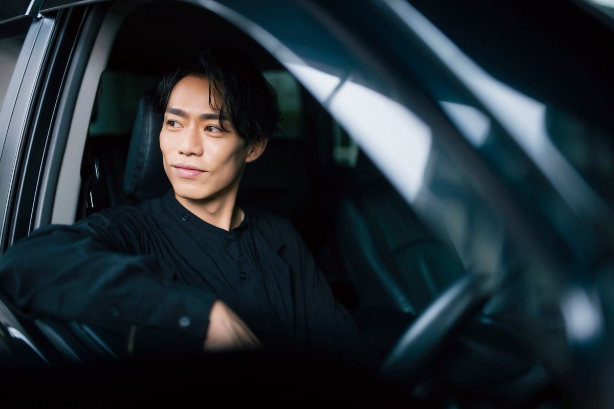 GQJAPAN's tweet photo. #高橋大輔「バンクーバー五輪を終えて25歳になったときに、そろそろ免許を取ってもいい頃合いかなぁ、と、思いました。遠征などでアメリカへ行く機会が増えて、向こうではクルマがないと暮らしていけませんから」
https://t.co/1ObU97deec https://t.co/igbwuqYfh6