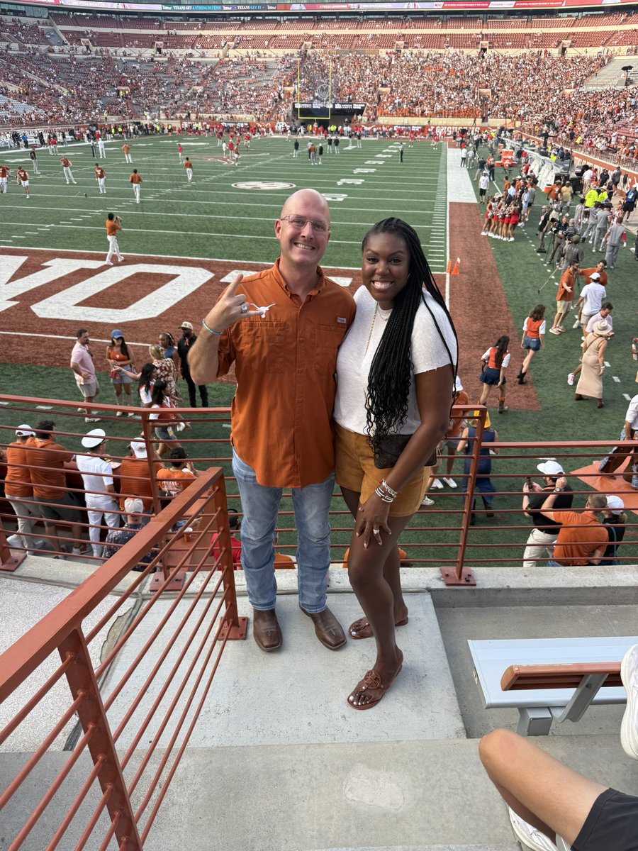 SouthTejas1984's tweet photo. Letโs do this @_delconte
#HookEm
#BeatOhioState
@TexasFootball https://t.co/PeiPOSuNe2