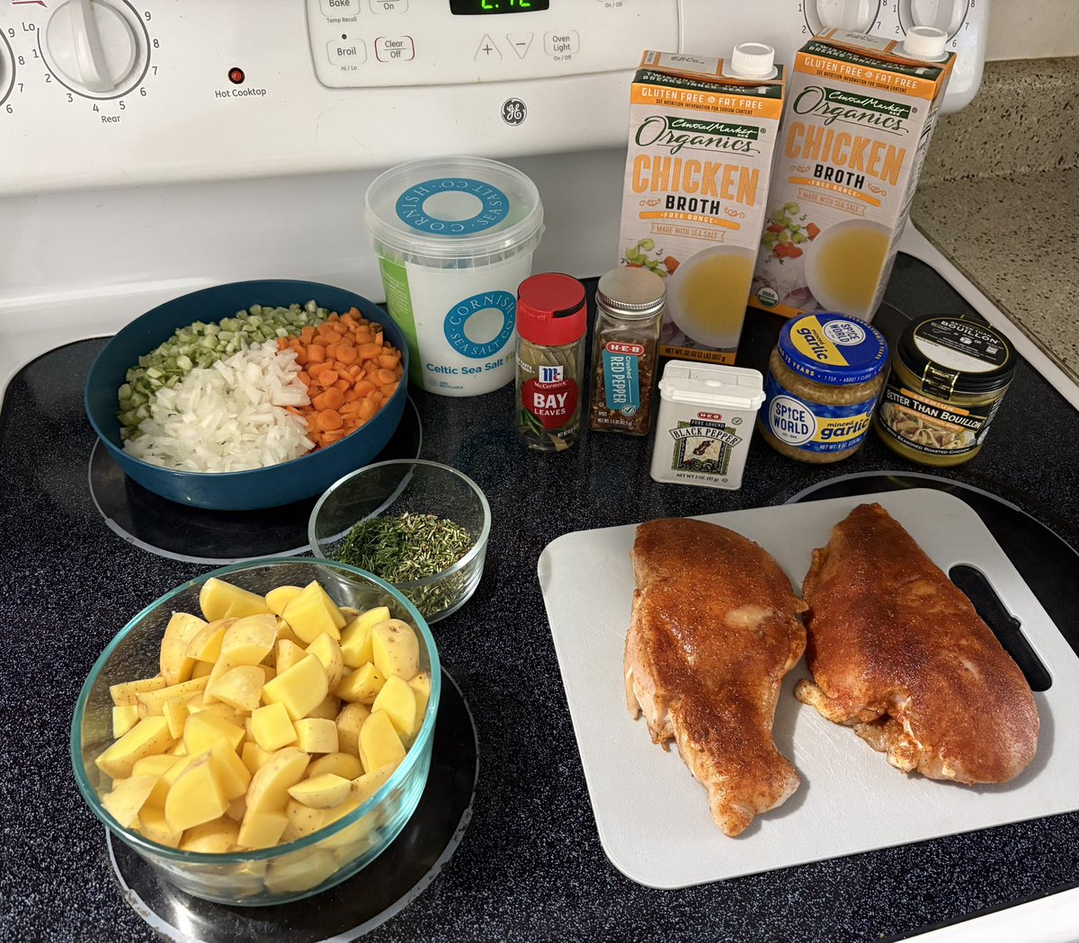 audballs12's tweet photo. My friend gave birth ￼to twins so I made her some creamy chicken and potato soup while she recovers <3 #ilovesoup 

I saved some for myself too :p https://t.co/cXTLkjziNN