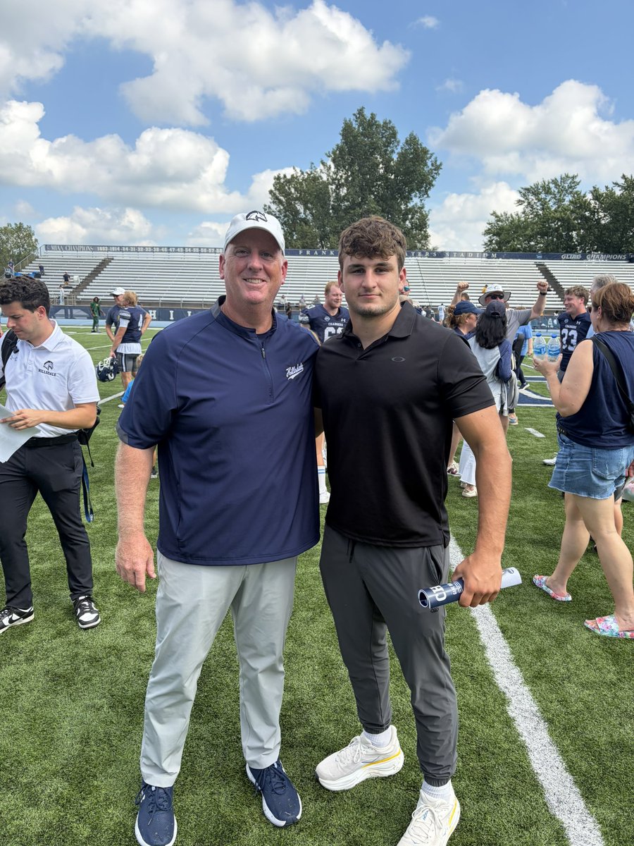 Harvey_Grove56's tweet photo. Great game day visit at Hillsdale College in the win over Wayne State. 

Great atmosphere, Great people. 

Thank you Coach Shreffler, Coach Deckard, and Coach Otterbein!! @CoachShreff   @CoachBradOtter @CoachDeckard https://t.co/k4wXcDJ3lE