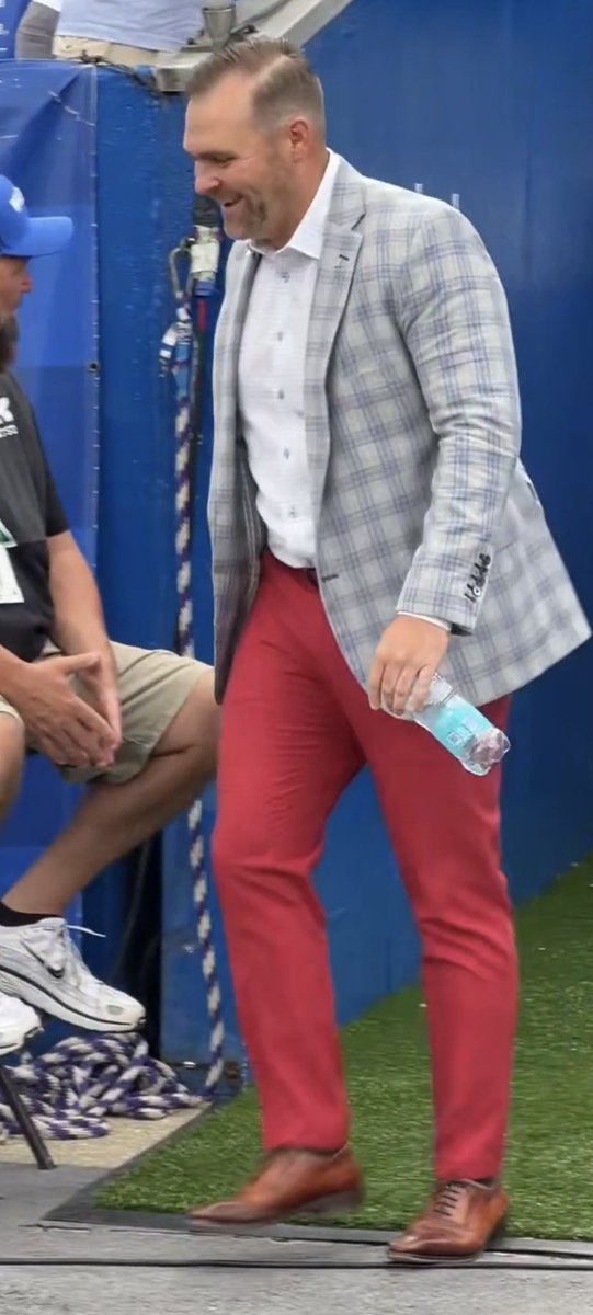 SPG9814's tweet photo. I knew the Swarm D was going to be rolling today when Kane Wommack showed up in the Nate Oats jacket https://t.co/znZ5Zc95VU