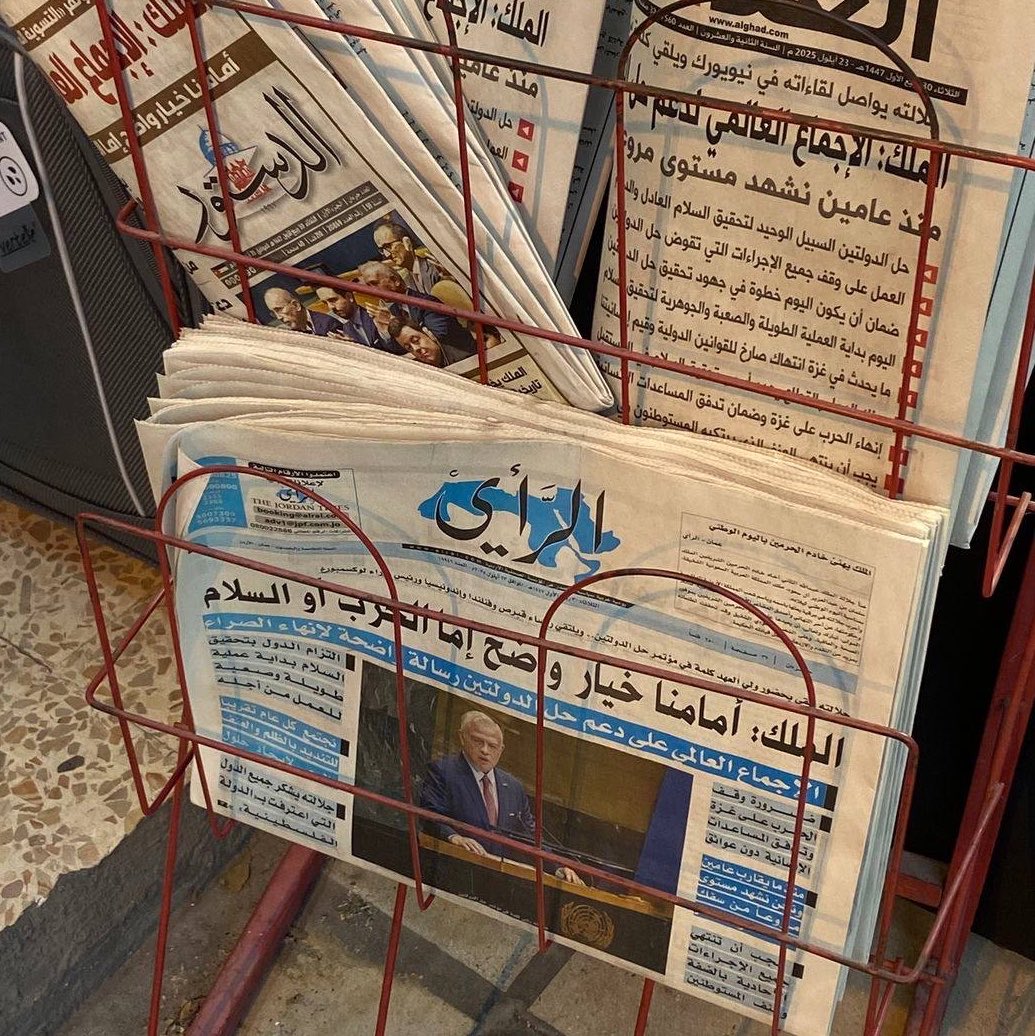hqp1_'s tweet photo. أما أدخلي قلبي بدروع وحزام 
ولا أتركيه يخوض حربه لحاله

عايشٍ في الحرب من عدة أعوام
وعايش النعيم والسلام في خياله https://t.co/WtgBvzBFll