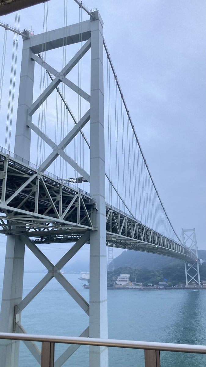 pika_ye's tweet photo. おはようございます！
高速バスで初の西日本へ！
途中のSAでこの風景！晴れていたら…。

 #マイあさ https://t.co/UNnm6DEHDZ