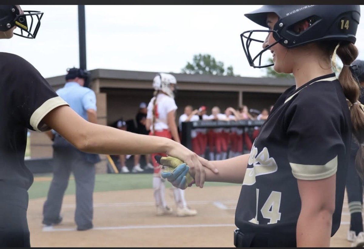 AudreyBapp's tweet photo. School ball has been in full swing!!  Outfield is HOME!! 🖤💛 Go Broken Arrow Ok!!   @Coach_AT @CoachELeyba @coachjro @djgasso @BrianJendro @GerryGlasco @jeffharger @CoachBBuchanan @CoachValKing @Jamie_Trachsel @DukeCoachYoung https://t.co/SxeNTPgzXY