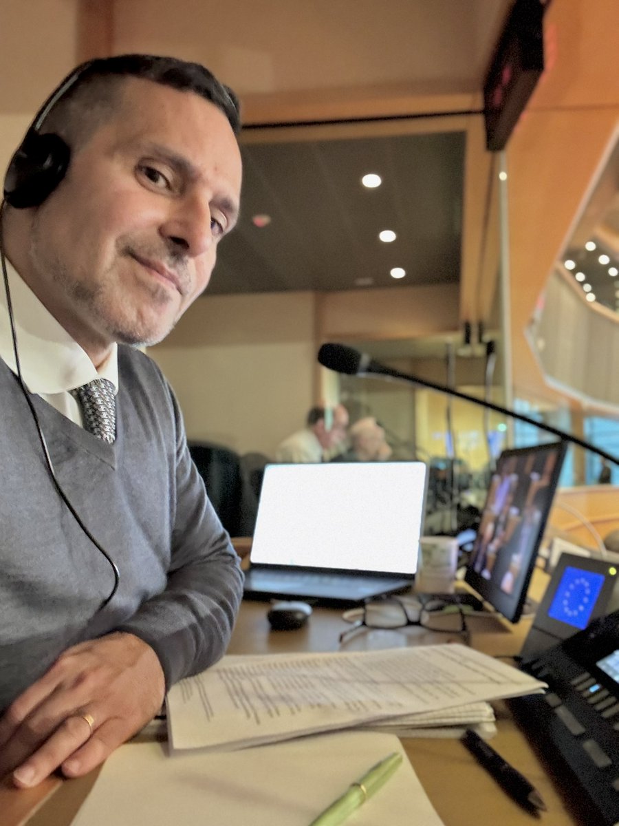 theguslands's tweet photo. From the Spanish interpreting booth at the European Parliament in Brussels.
Conference interpreting at the heart of European dialogue — where precision, preparation and every word matter.
#EuropeanParliament #ConferenceInterpreter #Interpreting #Brussels #Multilingualism #EU https://t.co/BlUemSXdyP