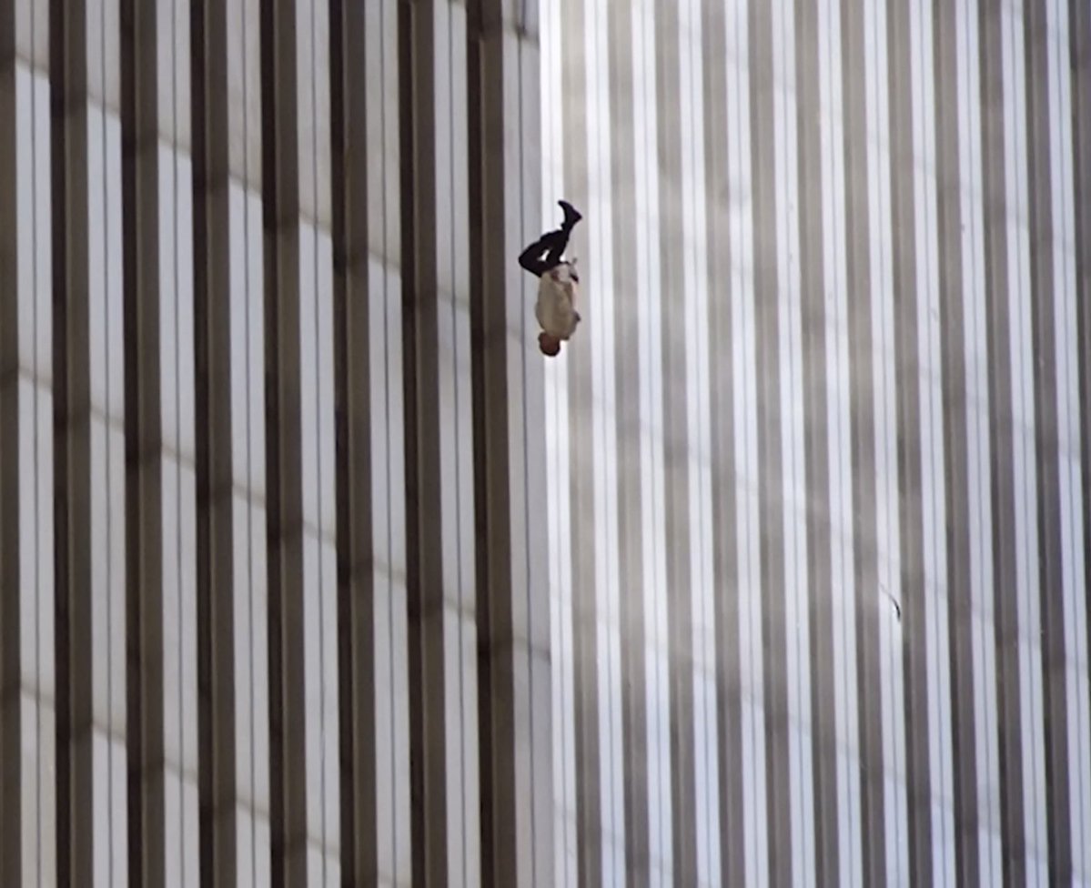 ChristianHeiens's tweet photo. The infamous “Falling Man” is actually one shot in a series of photos that were taken in a row.

In some ways, the second photo is almost more eerie than the more famous shot of him tumbling upside down, because the falling man is almost directly looking at the photographer. https://t.co/oyqr3mOw5W