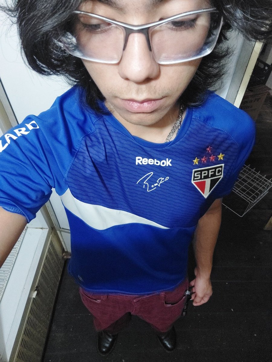tsukivamp's tweet photo. bai tomar no cu são paulo, tão me zoando em um grupo de rock por sua causa... https://t.co/jOWfg2Whwz