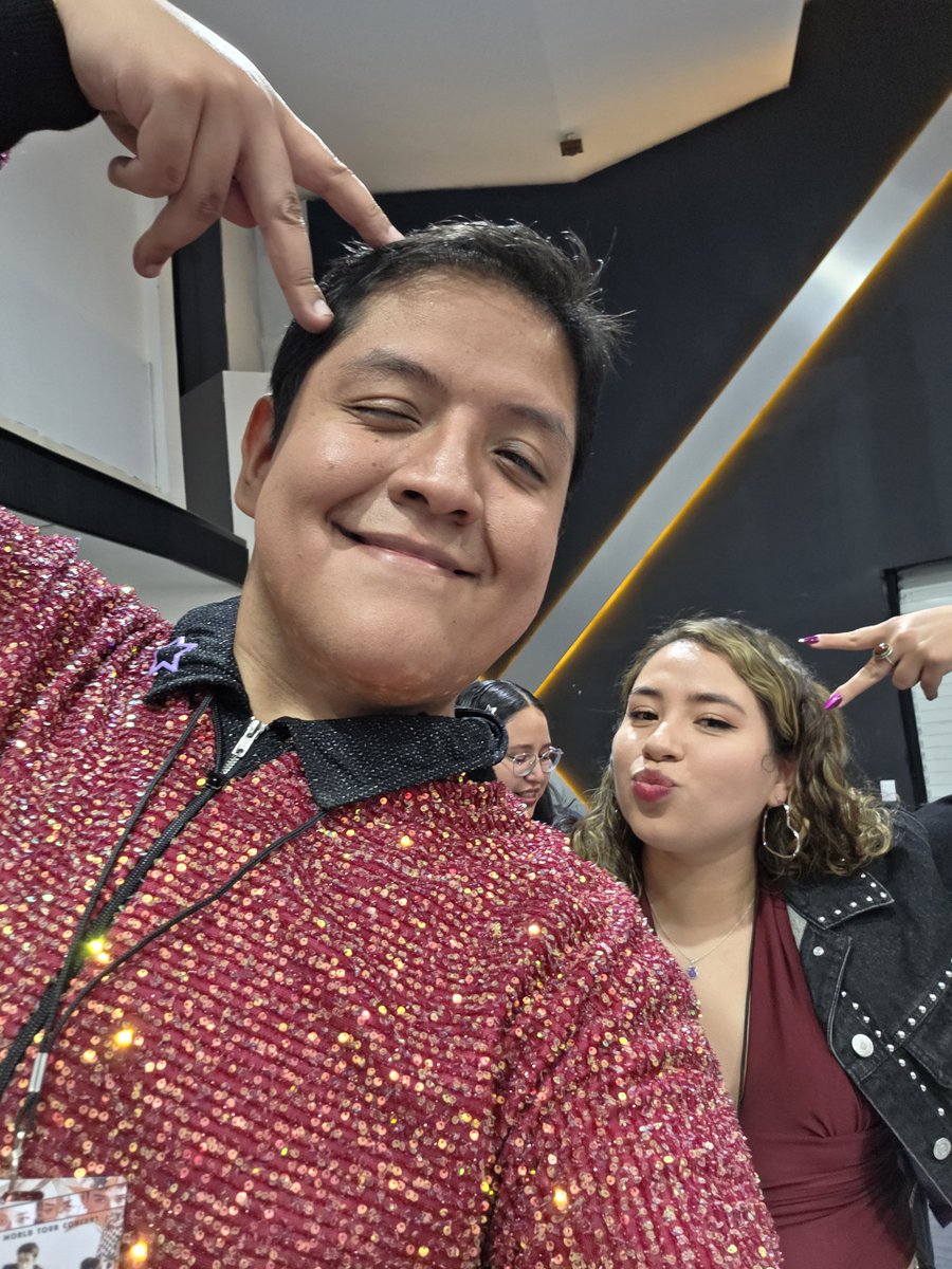 thealxsandwich's tweet photo. @winterfairy99 ERES TUUUUU jajajajaja https://t.co/IYZj4KU63O