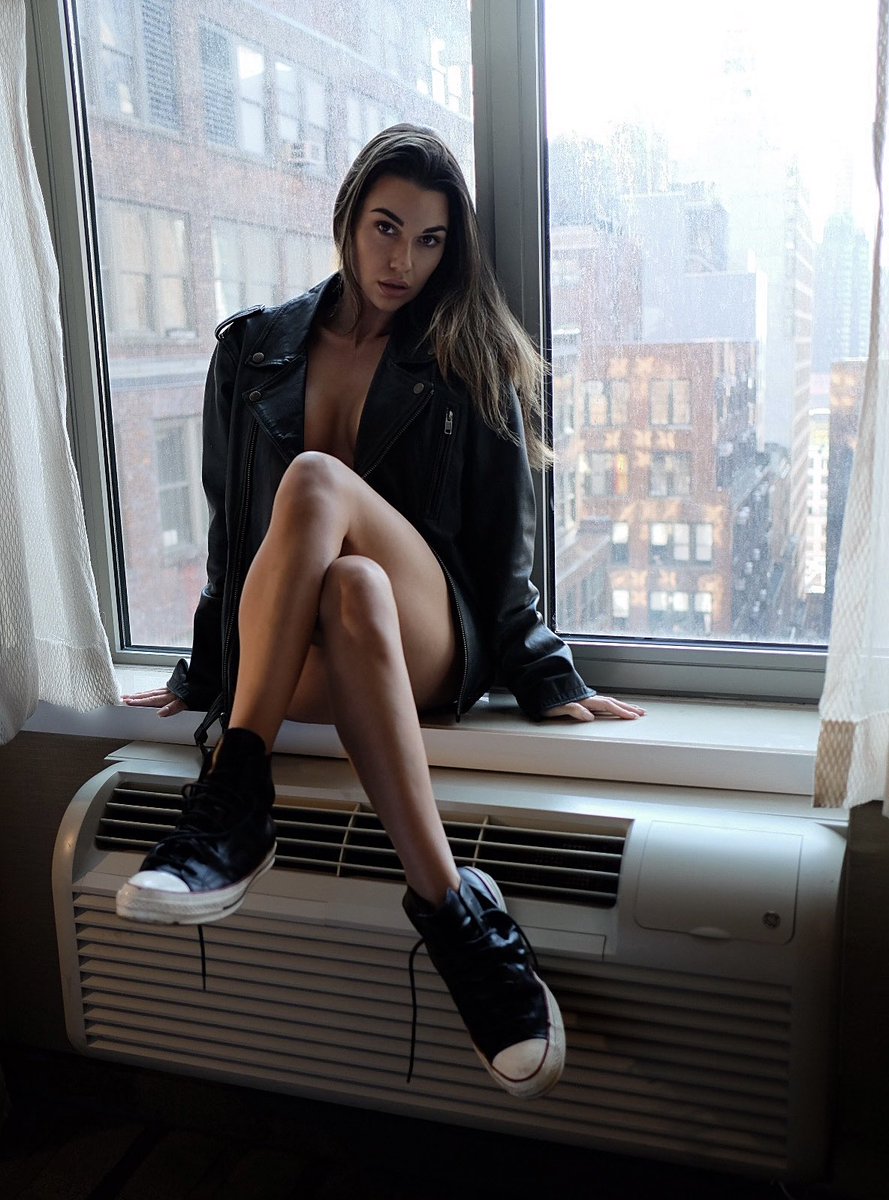 Alma_img's tweet photo. New York made me do this 😈🖤 https://t.co/9oam9sNhZU