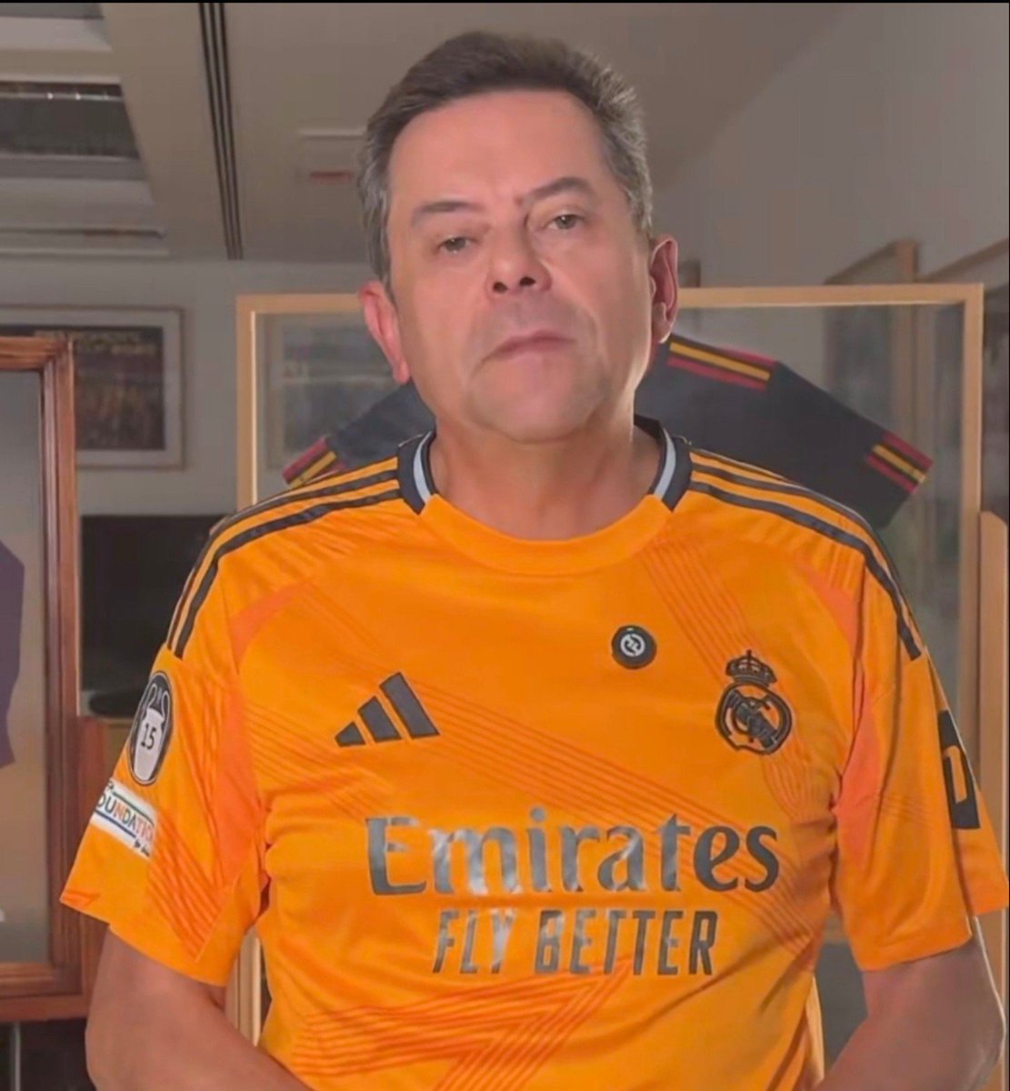 bornmadridista0's tweet photo. 🚨🗣️ TOMÁS RONCERO ON ARDA GÜLER’S IMPACT AGAINST RAYO: 🤍⚪️🇹🇷

“My favorite part was the FINAL 20 MINUTES, when that genius from the magic lamp, ARDA GÜLER, came on. 🪄✨

“Sorry, but this Turkish star SHOULDN’T BE ON THE BENCH. He entered in the 70th minute and suddenly, it felt like a COMPLETELY DIFFERENT GAME.

“From the 45th to the 70th minute, it was as if REAL MADRID HAD BEEN KIDNAPPED. The team looked slow, heavy and lifeless, while Rayo started finding their rhythm again.

“Then Güler came on and CHANGED EVERYTHING.

“His goal celebrations, his passion for football, his maturity despite his age, his QUALITY AND VISION… my God! He’s GUTI FOR THE 21ST CENTURY.” 🔥🇹🇷🤍