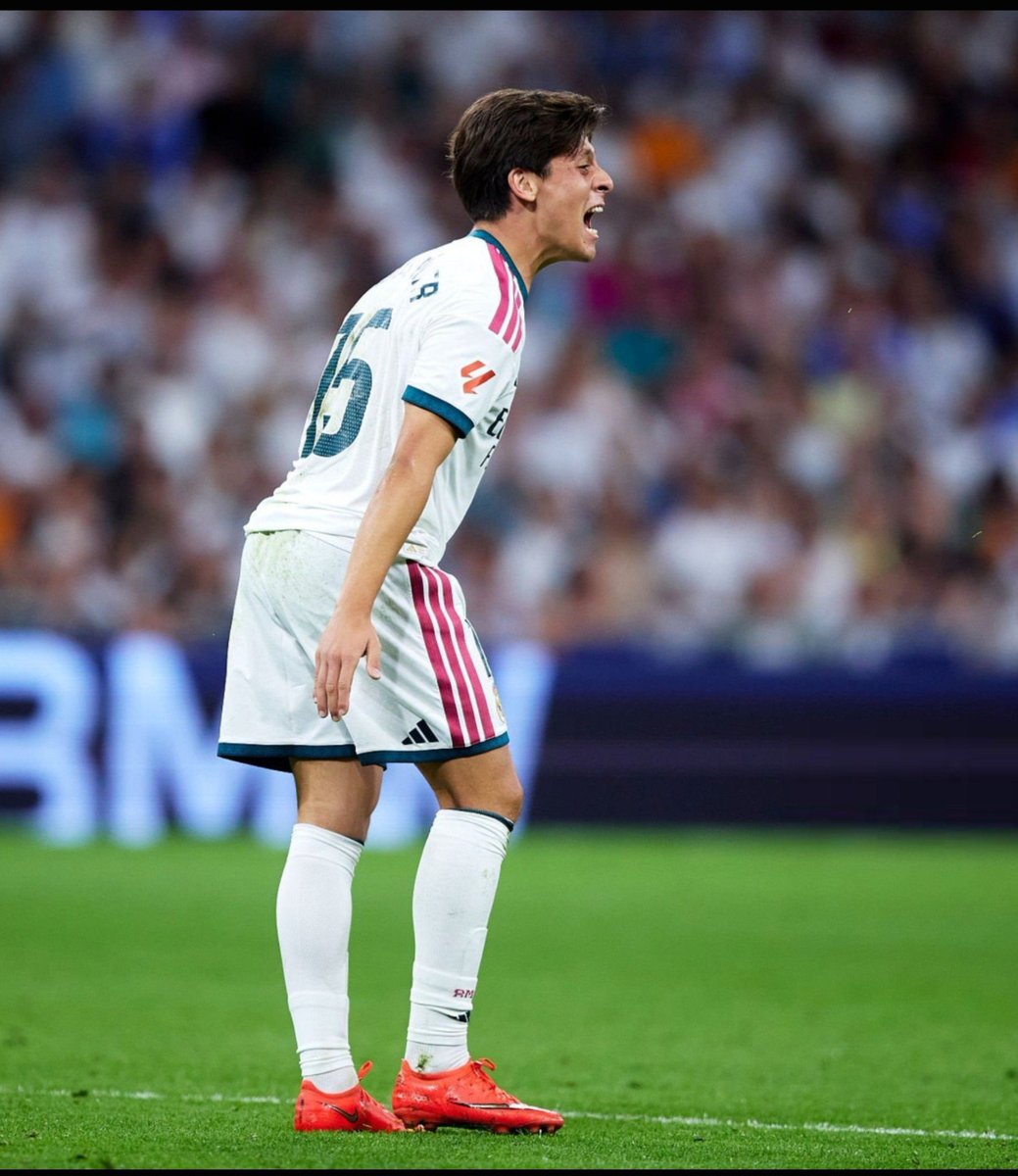 bornmadridista0's tweet photo. 🚨🗣️ TOMÁS RONCERO ON ARDA GÜLER’S IMPACT AGAINST RAYO: 🤍⚪️🇹🇷

“My favorite part was the FINAL 20 MINUTES, when that genius from the magic lamp, ARDA GÜLER, came on. 🪄✨

“Sorry, but this Turkish star SHOULDN’T BE ON THE BENCH. He entered in the 70th minute and suddenly, it felt like a COMPLETELY DIFFERENT GAME.

“From the 45th to the 70th minute, it was as if REAL MADRID HAD BEEN KIDNAPPED. The team looked slow, heavy and lifeless, while Rayo started finding their rhythm again.

“Then Güler came on and CHANGED EVERYTHING.

“His goal celebrations, his passion for football, his maturity despite his age, his QUALITY AND VISION… my God! He’s GUTI FOR THE 21ST CENTURY.” 🔥🇹🇷🤍
