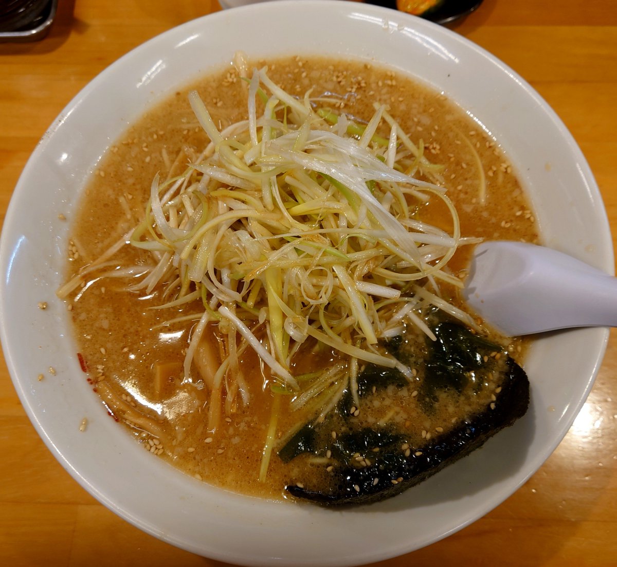 hoshi_t73's tweet photo. ４日金曜日、水戸からの帰宅。
椿ラーメンショップ 玉川店で夕食。ネギ味噌ラーメンをいただきました。
#椿ラーメンショップ #ラーメンショップ https://t.co/l22hXFvvgr