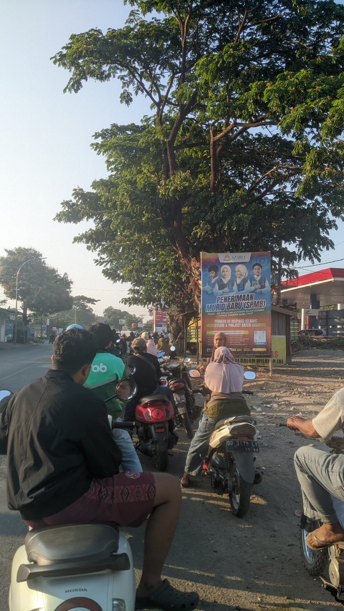 aamiing_27's tweet photo. Selamat mengantri https://t.co/slF8fnIJt5