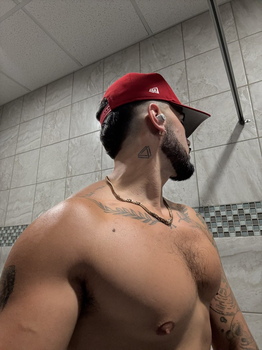 xavier__omar's tweet photo. Bloated man tits 🫠 https://t.co/JiFuugAHRa