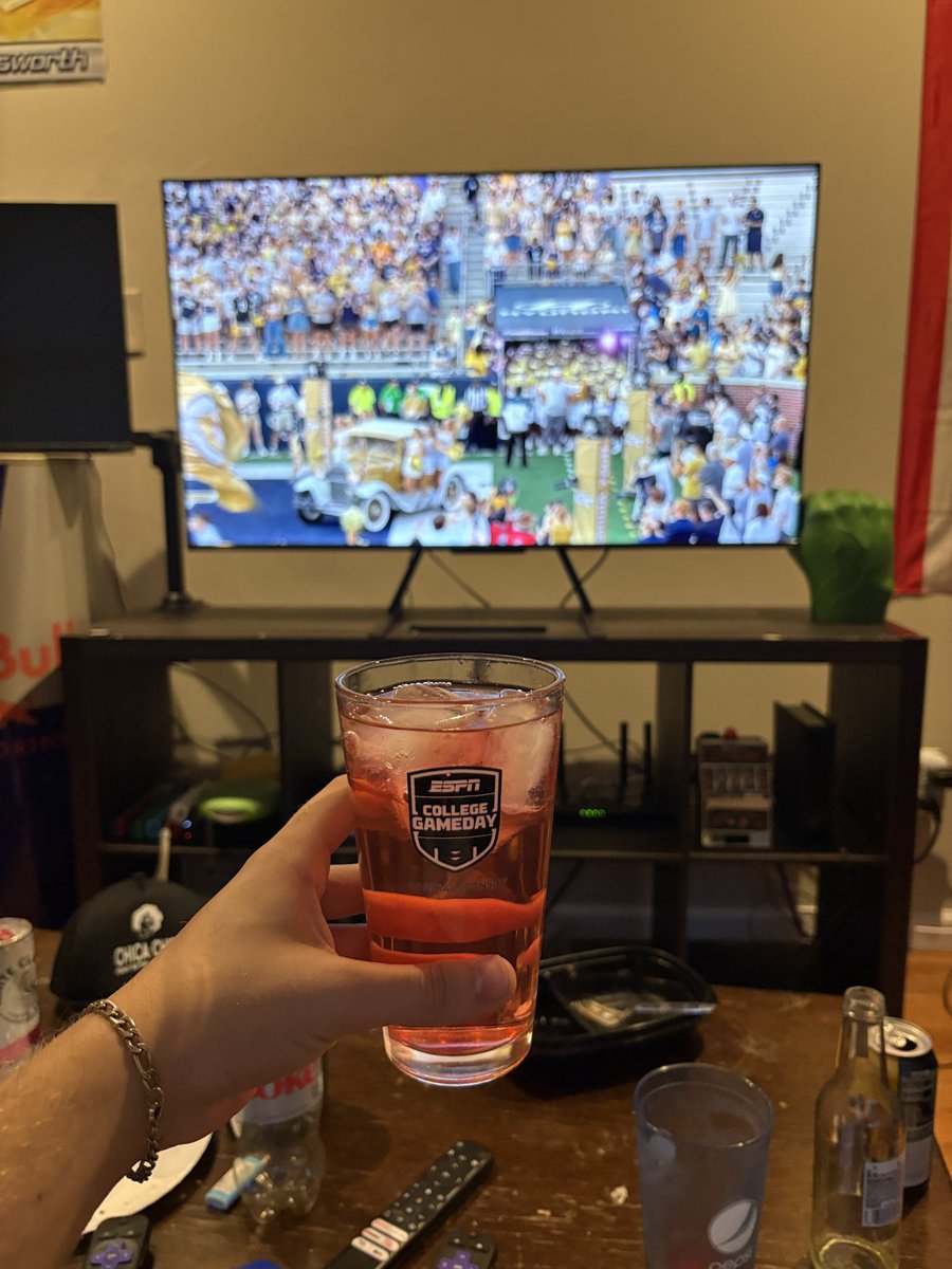 StevenPenn_CFO's tweet photo. Stiffer in the gameday glass #cbtm #SetTheTone https://t.co/xjEMBTFmUR