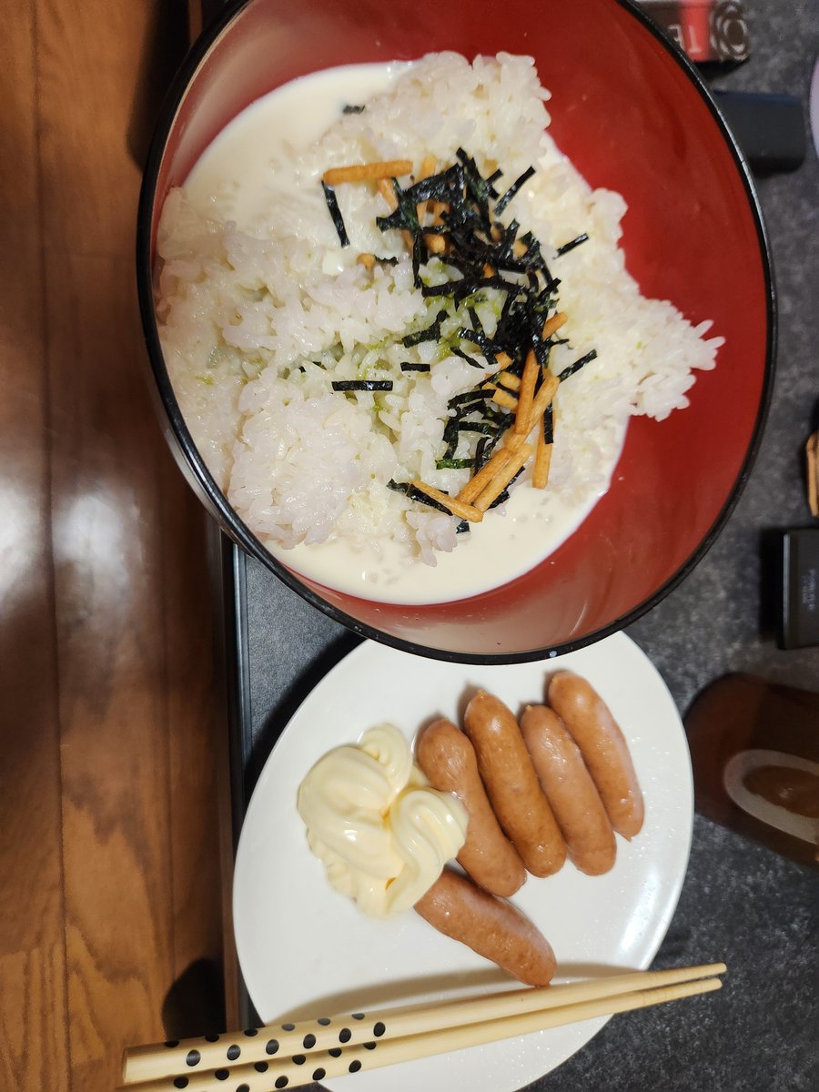AMasapon34's tweet photo. #ゆいねこまんま
朝ごはん
 #やってみた
永谷園のお茶漬け豆乳ご飯
ウインナー香薫 https://t.co/Sw0GHUZPmZ