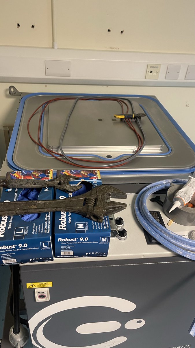 AdventurousComp's tweet photo. Thanks to @CiCiject for their sophisticated service and technical support at @UniversityLeeds 🙏💪

#composite #RTM #manufacturing https://t.co/B6XASlR7oM
