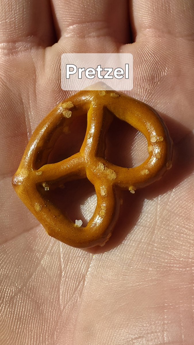 kelevander's tweet photo. Pretzel https://t.co/7Pfk3mZufm