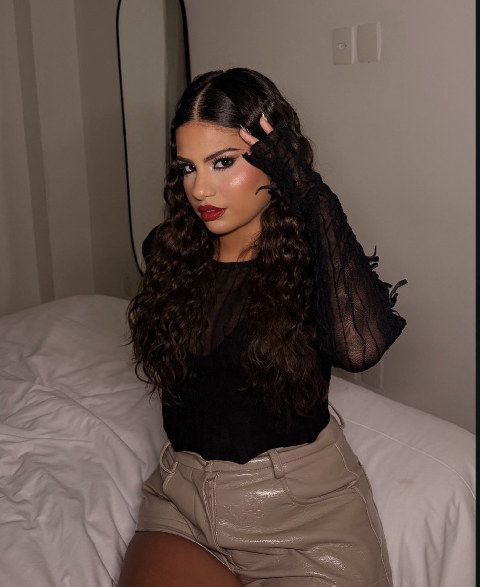 AcervoGabiSapor's tweet photo. Gabi tá pronta pro RIR, entregando tudoooo! 🎸

#GabiSaporito | #TeamGabi. 🥞 https://t.co/ywzNVUo6uf