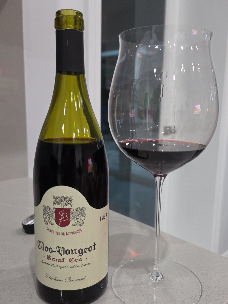 AmauryCarrasco's tweet photo. #SaturdaySips with what has to be the best QPR wine I've ever had thanks to @WTSO . This 1999 Stephen Brocard Clos Vougeot over delivers every time. Glad I have one bottle left. #wine #WineLover #Burgundy https://t.co/6zFzTVJUlv